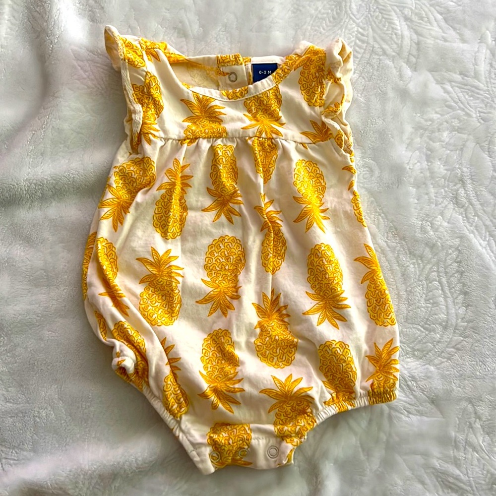 Infant 0-3 month onesie.